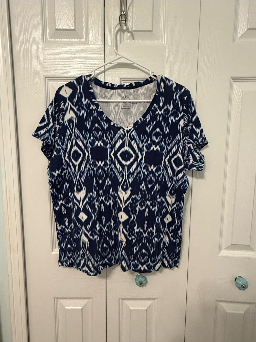 ✨ St. John’s Bay Navy & White Ikat Print Short Sleeve Top XL 100% Cotton Casual